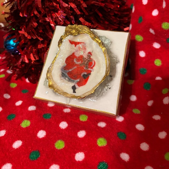Handmade Santa Claus painted on oyster shell mounted on frame size 4 x 4 unique - Picture 2 of 5